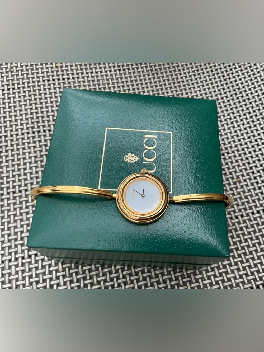 Beautiful GUCCI bangle watch w/ set of colorful bezels โค๏ธ๐๐ค๐๐๐ค - Picture 12 of 14